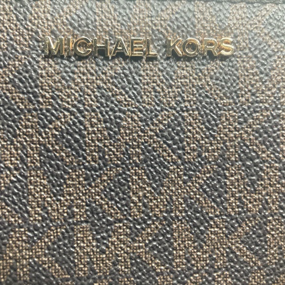 MICHAEL KORS ADELE LOGO SMARTPHONE WALLET - Picture 3 of 5